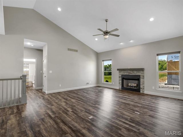 105 Ridgeview Oaks Drive, Washington, MO 63090