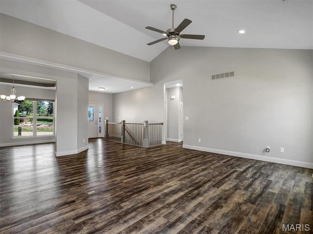 105 Ridgeview Oaks Drive, Washington, MO 63090