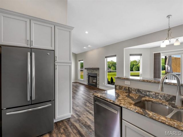 105 Ridgeview Oaks Drive, Washington, MO 63090