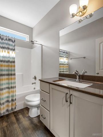 105 Ridgeview Oaks Drive, Washington, MO 63090