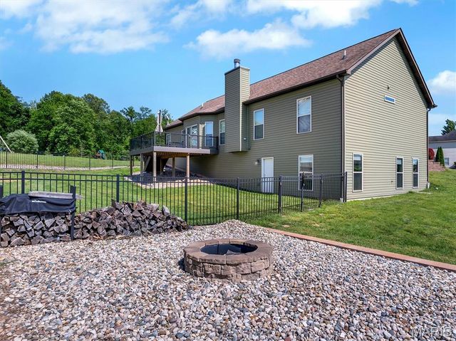 105 Ridgeview Oaks Drive, Washington, MO 63090