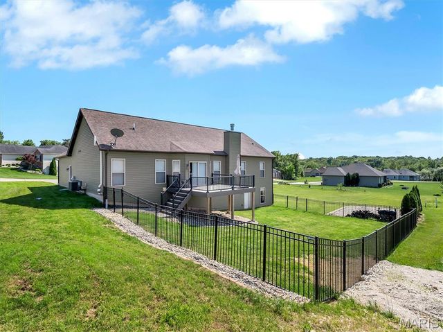 105 Ridgeview Oaks Drive, Washington, MO 63090