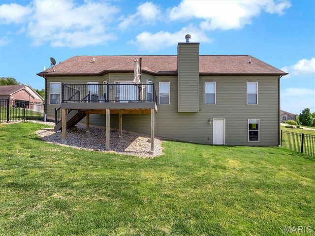 105 Ridgeview Oaks Drive, Washington, MO 63090