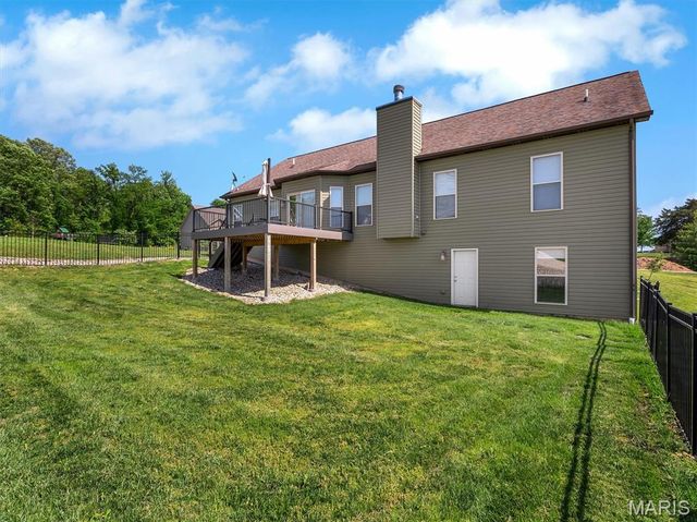 105 Ridgeview Oaks Drive, Washington, MO 63090