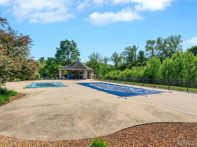 105 Ridgeview Oaks Drive, Washington, MO 63090