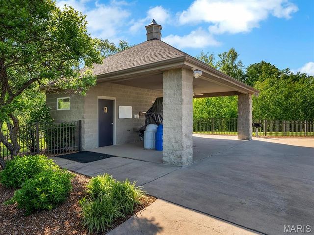 105 Ridgeview Oaks Drive, Washington, MO 63090