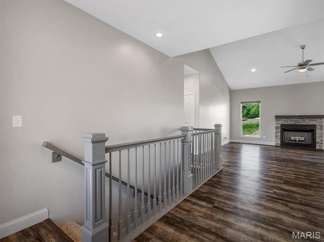 105 Ridgeview Oaks Drive, Washington, MO 63090
