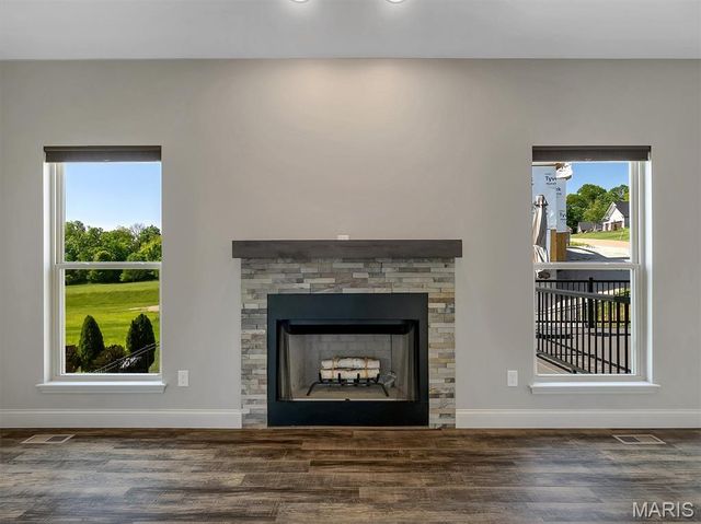 105 Ridgeview Oaks Drive, Washington, MO 63090
