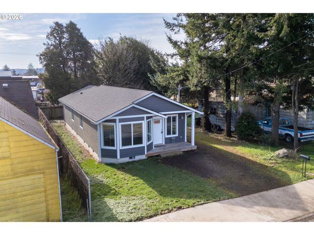 2213 10TH St, Tillamook, OR 97141