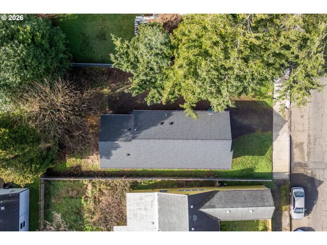 2213 10TH St, Tillamook, OR 97141