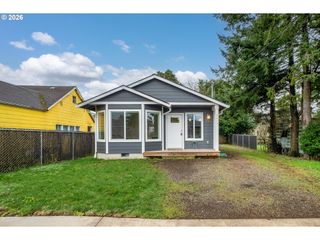 2213 10TH St, Tillamook, OR 97141
