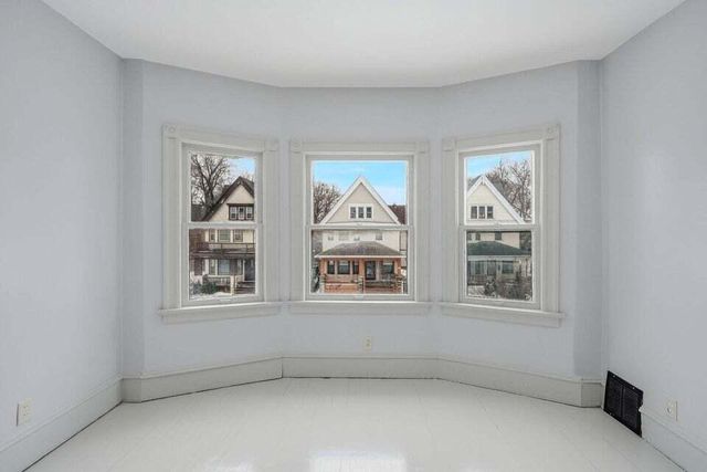 4722 W Garfield AVENUE, Milwaukee, WI 53208