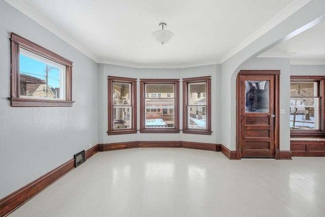 4722 W Garfield AVENUE, Milwaukee, WI 53208