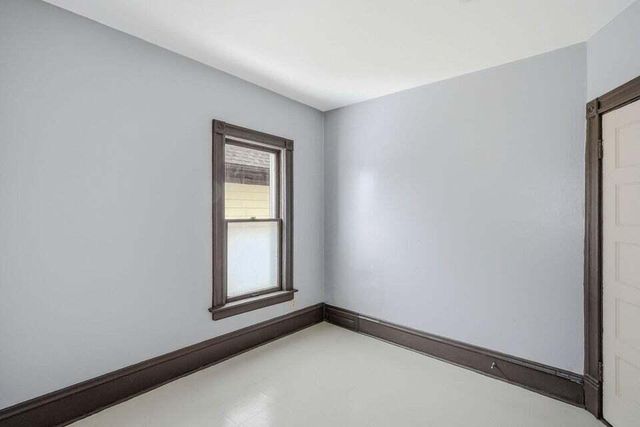 4722 W Garfield AVENUE, Milwaukee, WI 53208