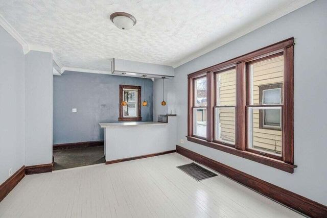 4722 W Garfield AVENUE, Milwaukee, WI 53208