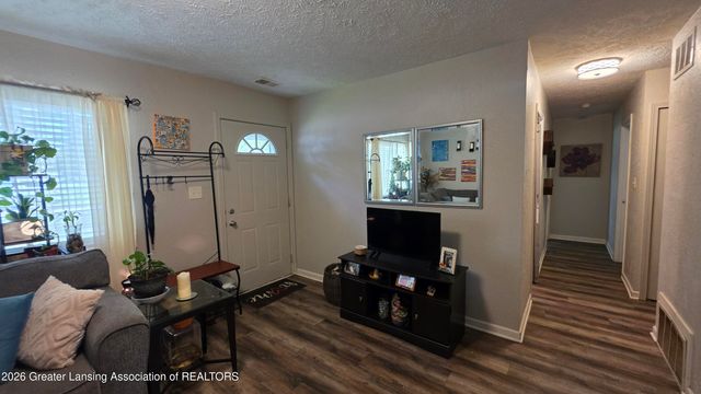 3920 S Deerfield Avenue, Lansing, MI 48911