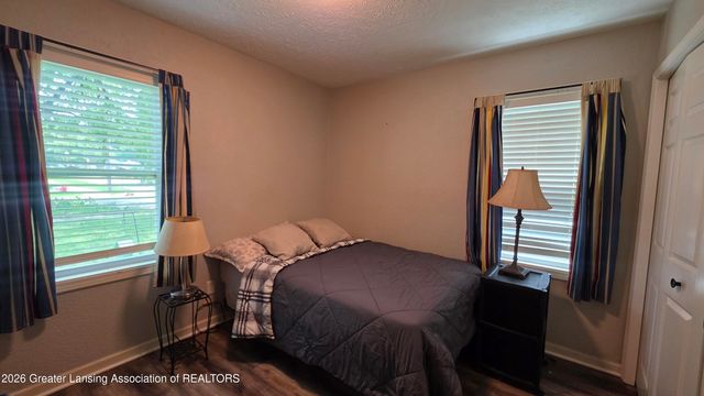 3920 S Deerfield Avenue, Lansing, MI 48911