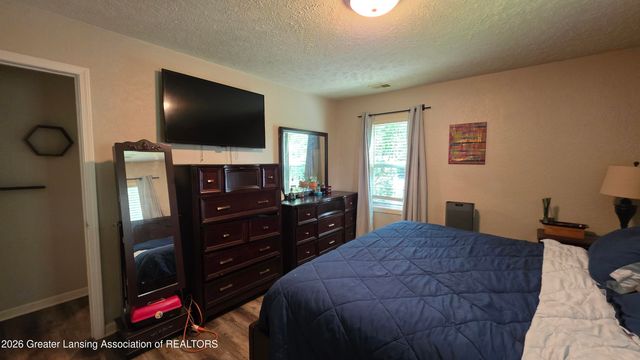 3920 S Deerfield Avenue, Lansing, MI 48911
