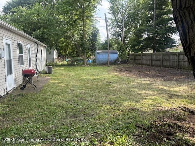 3920 S Deerfield Avenue, Lansing, MI 48911