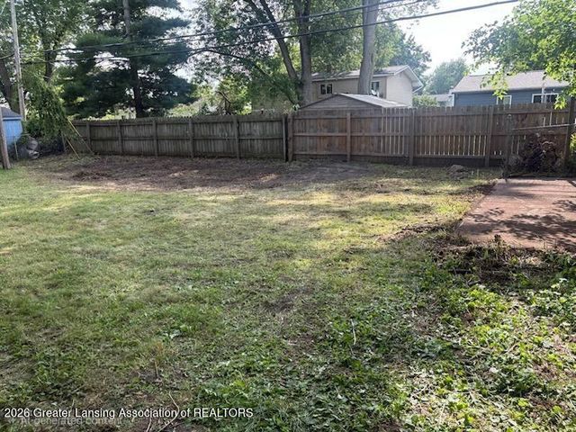 3920 S Deerfield Avenue, Lansing, MI 48911