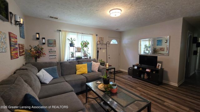 3920 S Deerfield Avenue, Lansing, MI 48911