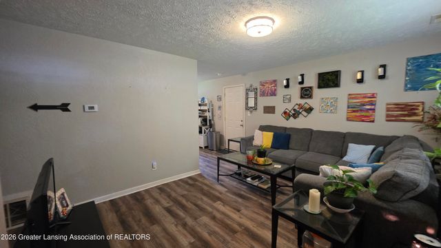 3920 S Deerfield Avenue, Lansing, MI 48911