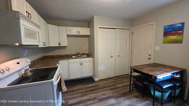 3920 S Deerfield Avenue, Lansing, MI 48911