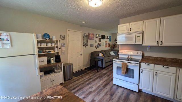 3920 S Deerfield Avenue, Lansing, MI 48911