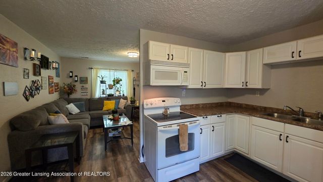 3920 S Deerfield Avenue, Lansing, MI 48911