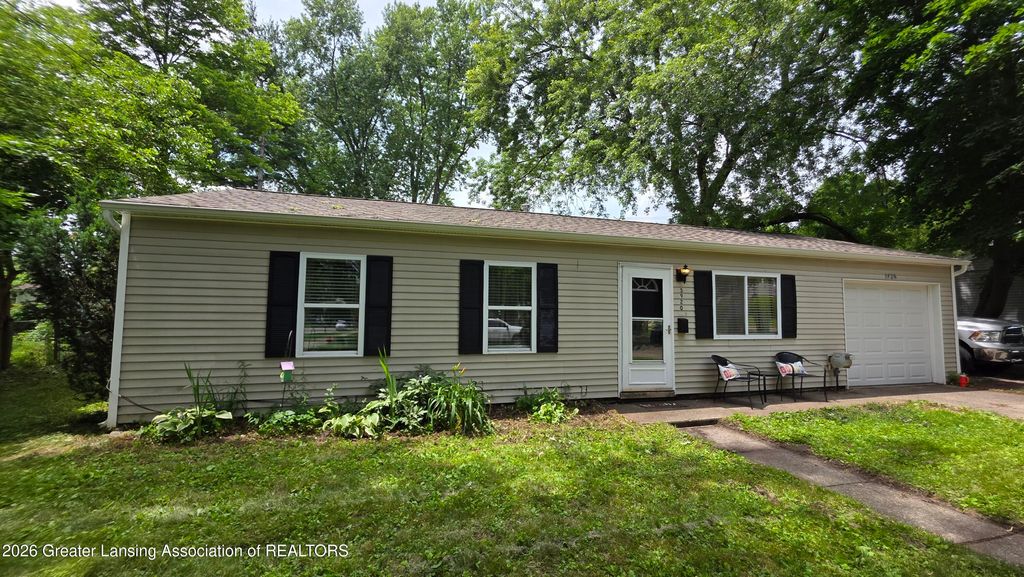 3920 S Deerfield Avenue, Lansing, MI 48911