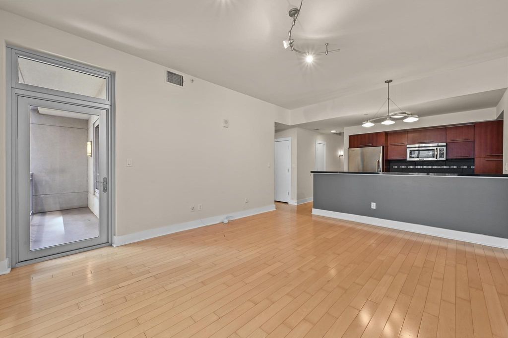 603 Davis ST 1907, Austin, TX 78701