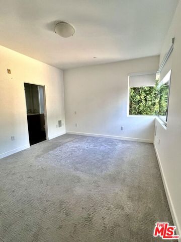 1200 N Sweetzer Avenue 8, West Hollywood, CA 90069