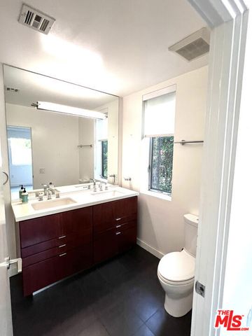 1200 N Sweetzer Avenue 8, West Hollywood, CA 90069