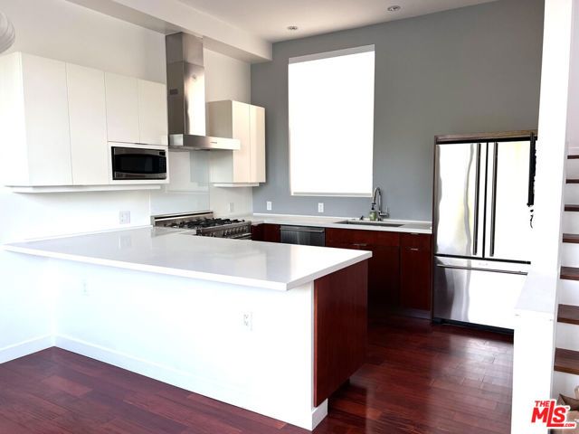 1200 N Sweetzer Avenue 8, West Hollywood, CA 90069