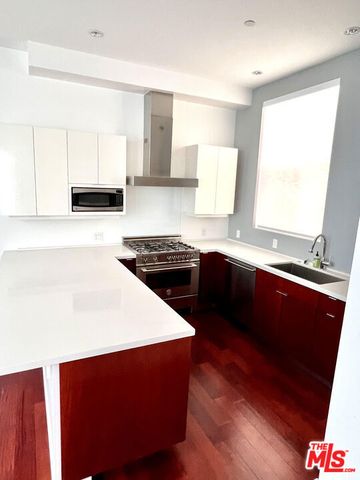 1200 N Sweetzer Avenue 8, West Hollywood, CA 90069