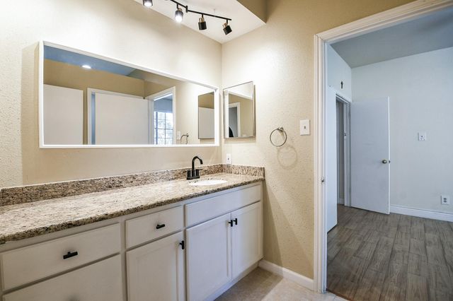 2121 El Paseo Street 1805, Houston, TX 77054