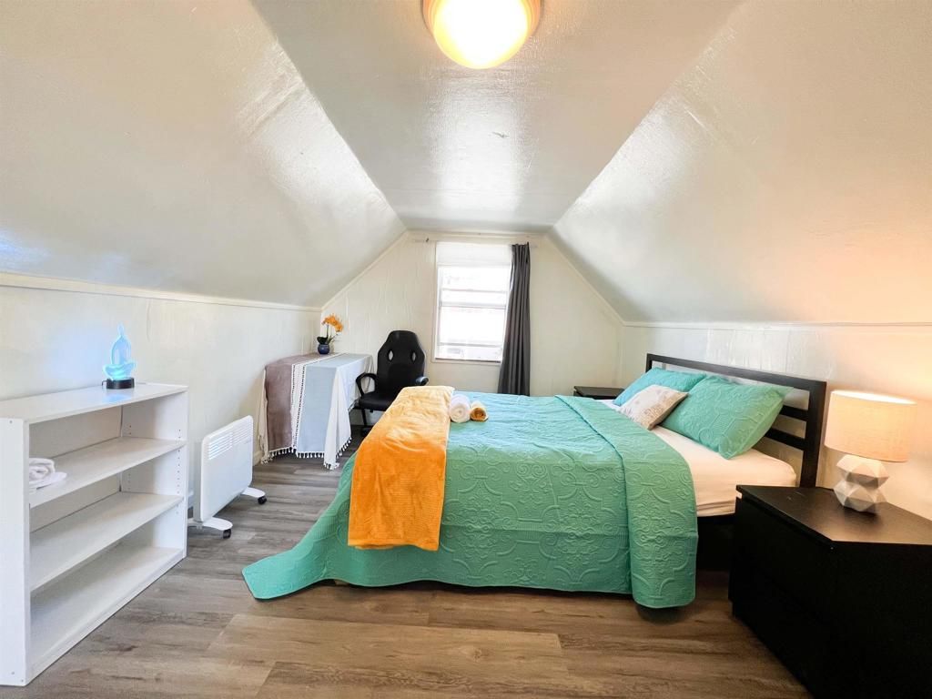 Image 11 of property listing at 9325 Hillside St, Oakland, CA 94603