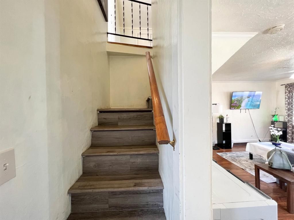 Image 12 of property listing at 9325 Hillside St, Oakland, CA 94603