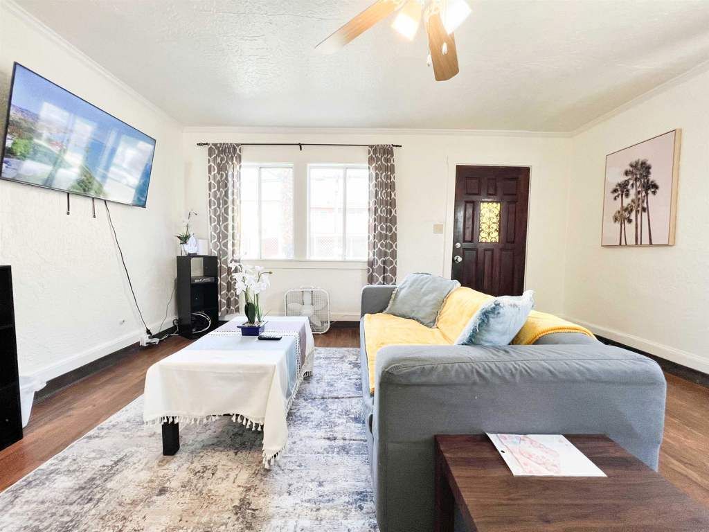 Image 3 of property listing at 9325 Hillside St, Oakland, CA 94603