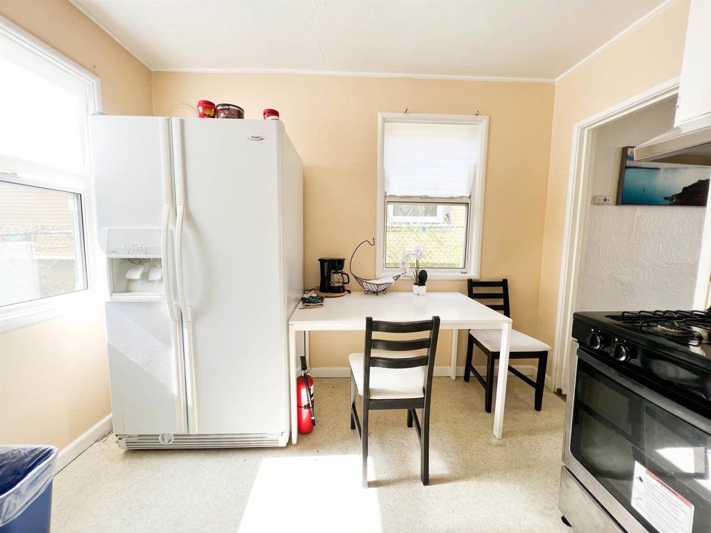 Image 6 of property listing at 9325 Hillside St, Oakland, CA 94603