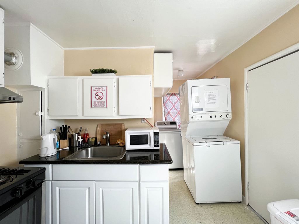 Image 7 of property listing at 9325 Hillside St, Oakland, CA 94603