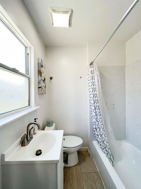 Image 9 of property listing at 9325 Hillside St, Oakland, CA 94603