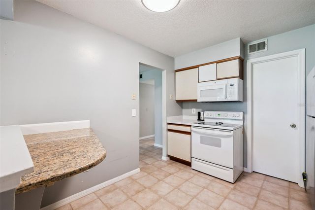 2258 COACH HOUSE BOULEVARD 804, Orlando, FL 32812