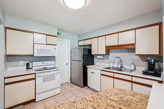 2258 COACH HOUSE BOULEVARD 804, Orlando, FL 32812