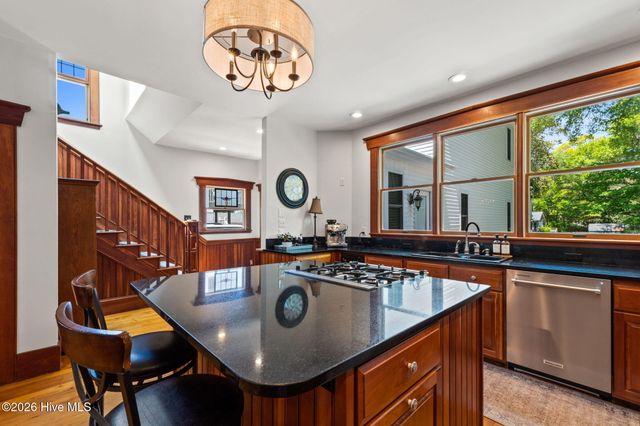 210 W West Street, Southport, NC 28461