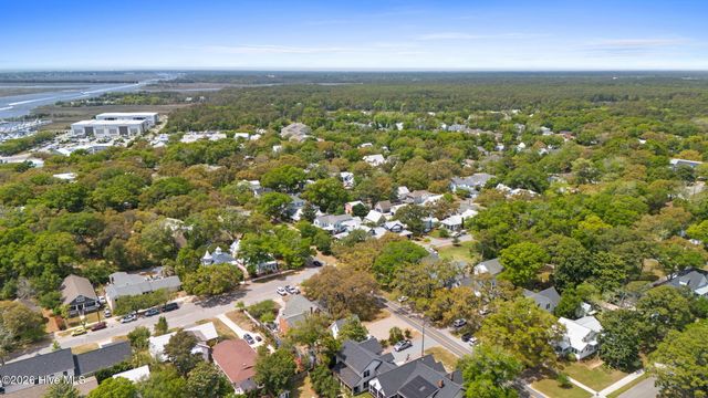 210 W West Street, Southport, NC 28461