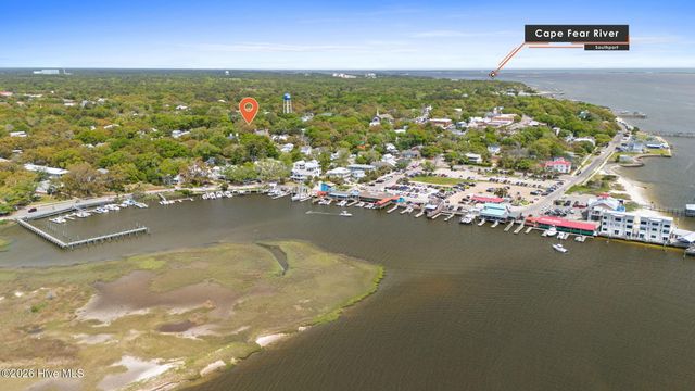 210 W West Street, Southport, NC 28461