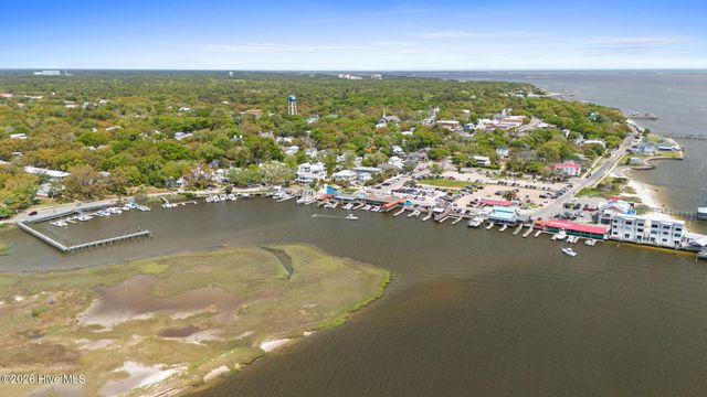 210 W West Street, Southport, NC 28461