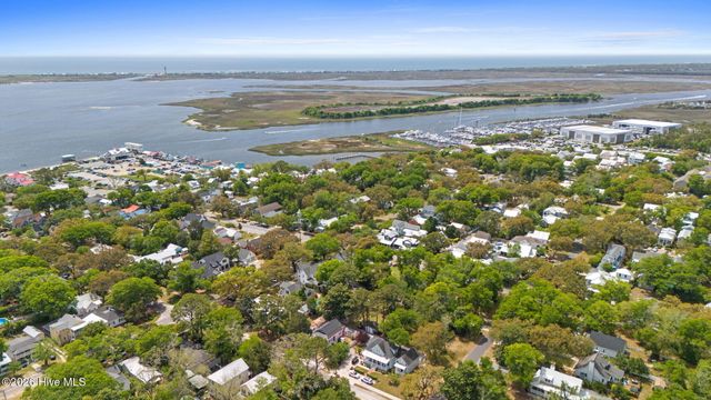 210 W West Street, Southport, NC 28461
