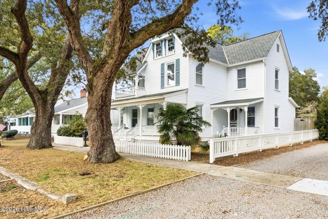 210 W West Street, Southport, NC 28461